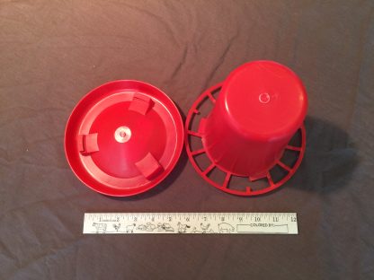 Screw on Plastic Quart Feeder & Base