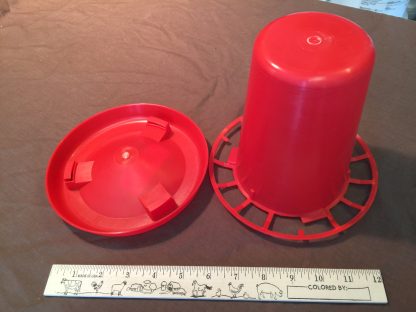 Screw on Plastic Quart Feeder & Base