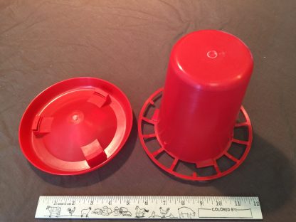 Screw on Plastic Quart Feeder & Base