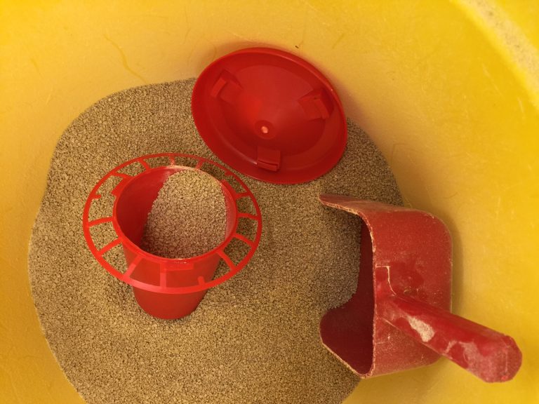 Screw on Plastic Quart Feeder & Base