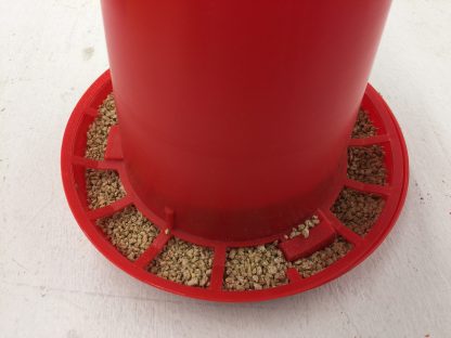 Screw on Plastic Quart Feeder & Base